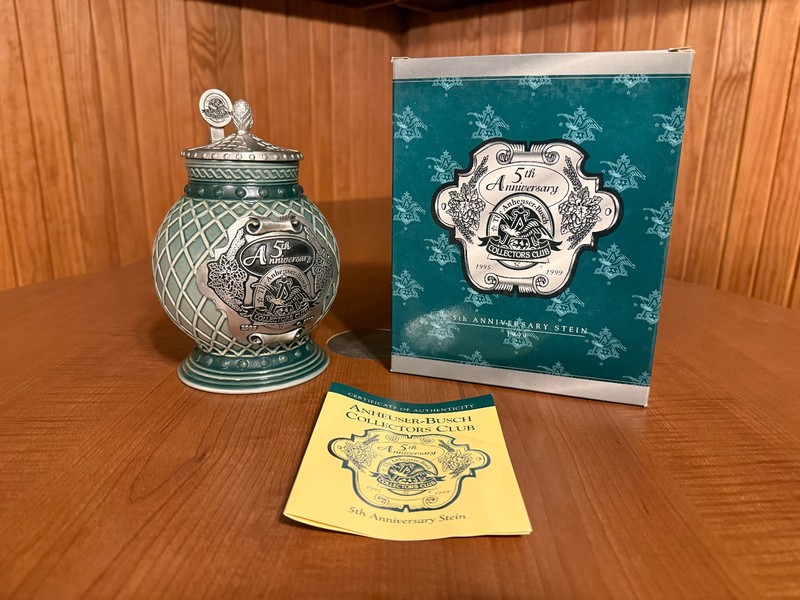 Anheuser-Busch Collectors Club 5th Anniversary lidded stein CB13 with COA & box
