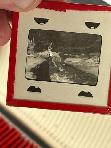 Lot 70+ Red Border Kodachrome People Vacation 35mm Slides 1950 Pretty Woman case - Bild 6 von 10