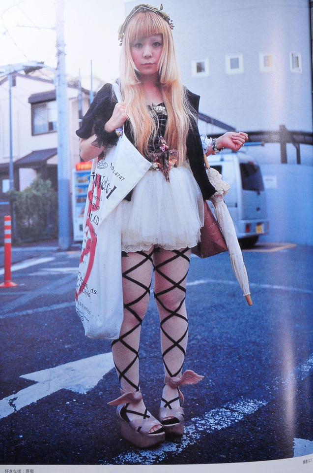 FRUiTS 2010 Dec. No.161 Japanese Harajuku Street Fashion Magazine Tokyo