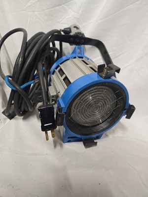 ARRI 650 Plus 650W Fresnel Tungsten Studio Stage Barn Light For Parts Or Repair 