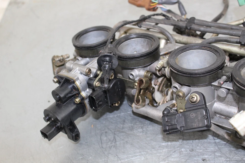 Kawasaki Ninja ZX10R 2004 2005 OEM inyectores de combustible principales/cuerpos del acelerador Foto 4 de 4