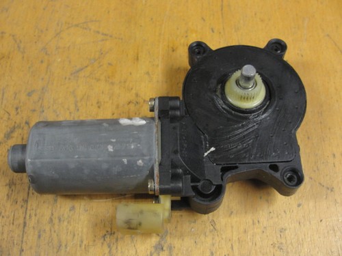 BMW 3 (E46) Motor Fensterheber rechts vorn  Bosch 0130821717 / 676283620640
