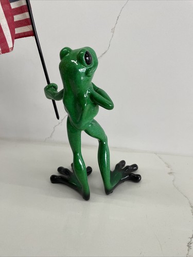 Statuina Rana Critters di Gattino Don Juan che tiene bandiera dipinta a mano 9,5" ritirata - Foto 5 di 11