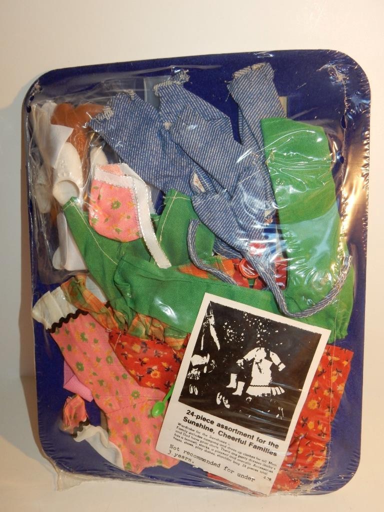 VINTAGE NOS 1970s CLOTHING LOT FOR MATTEL THE SUNSHINE FAMIL