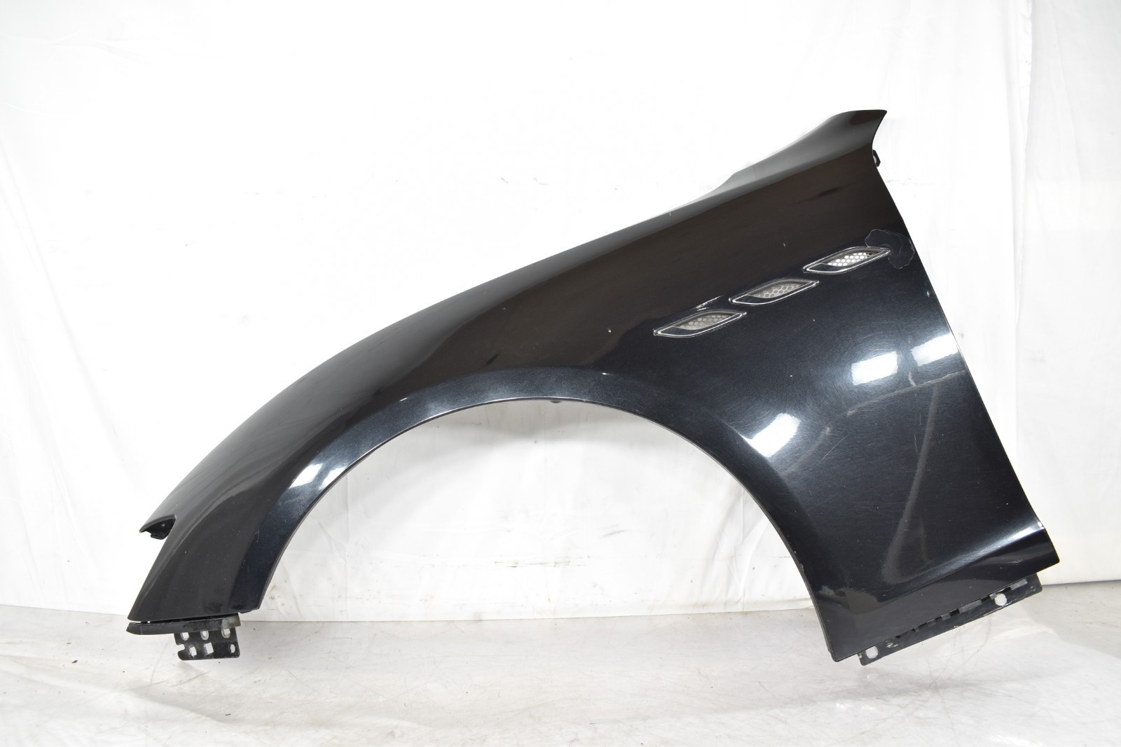 14-20 Maserati Ghibli Front Left Driver Side Fender Assembly Black 670008304 OEM