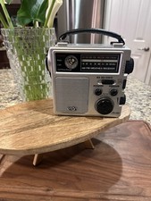 L.L. Bean Hand Crank Battery ETON FR300 Multi-Purpose AM/FM/TV-VHF Radio Weather