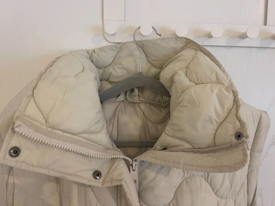 beige Steppweste mit Kapuze in Größe 58 von C&A - Bild 4 von 4