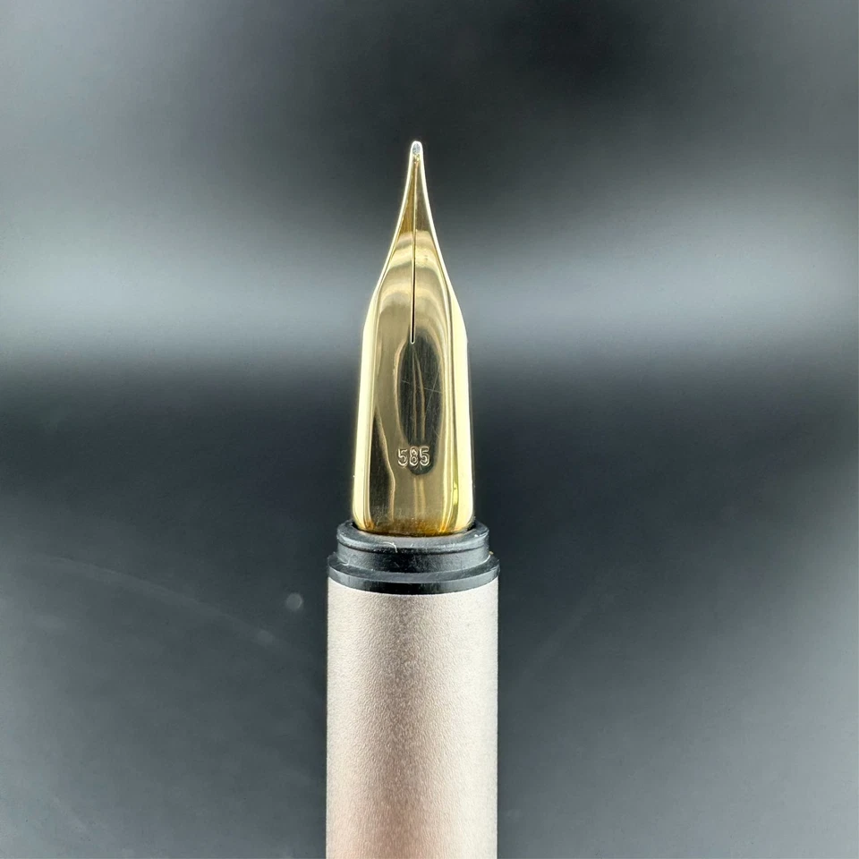 Pluma Estilográfica Montblanc Noblesse Acero Cepillado 1ª Generación Oro 14K Extra Fino Plumín Foto 2 de 4