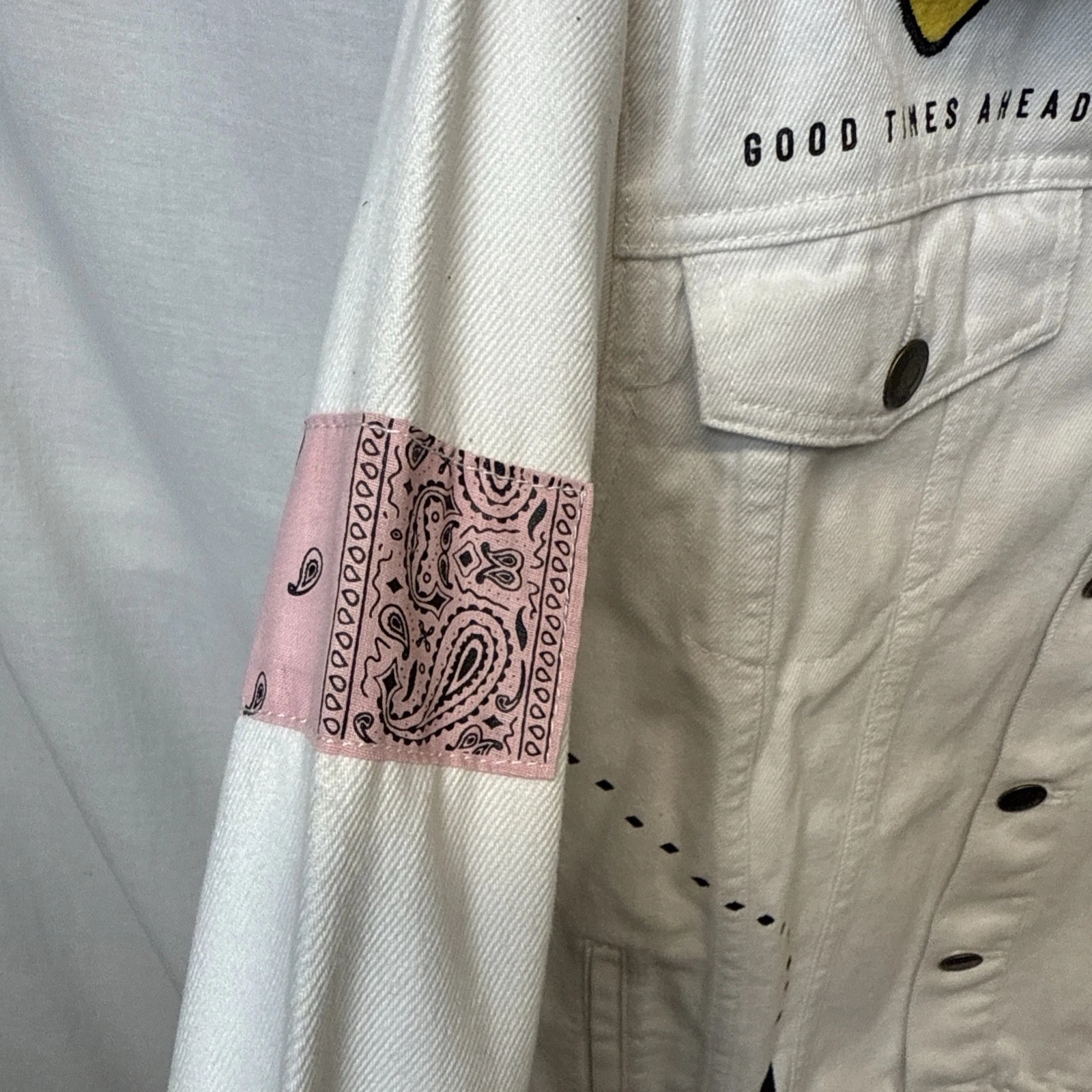 Rue 21✨White✨Patch Work Jean✨Denim✨Jacket✨Lets Get Lost✨Size Medium - product detail image 6