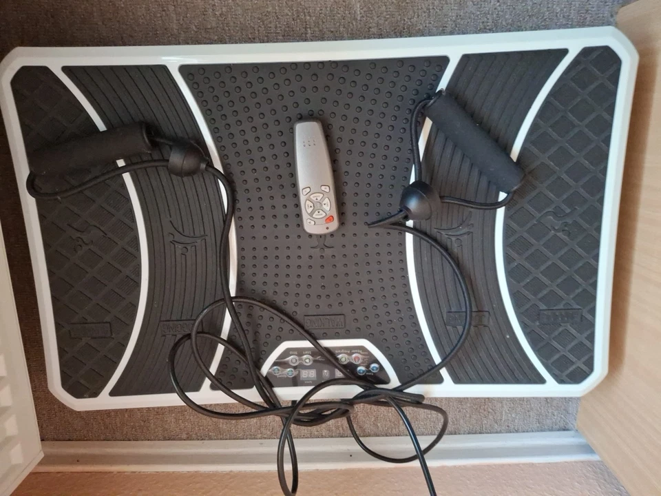 Neuwertige Vibrationstrainer Hometrainer,Trainingsgerät mit Expanderbänder - Bild 3 von 4