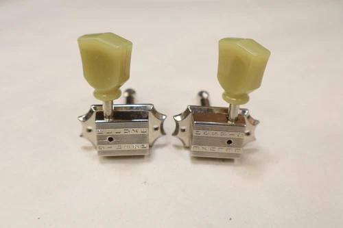 2 Gibson Deluxe Guitar Tuners