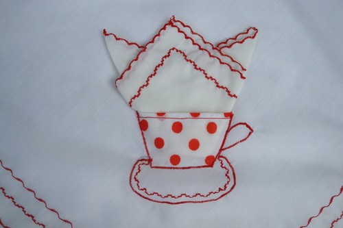 Vintage Embroidered Table Topper w/ Pockets & Napkins Party Decor 32” Sq. NWOT - Picture 4 of 9