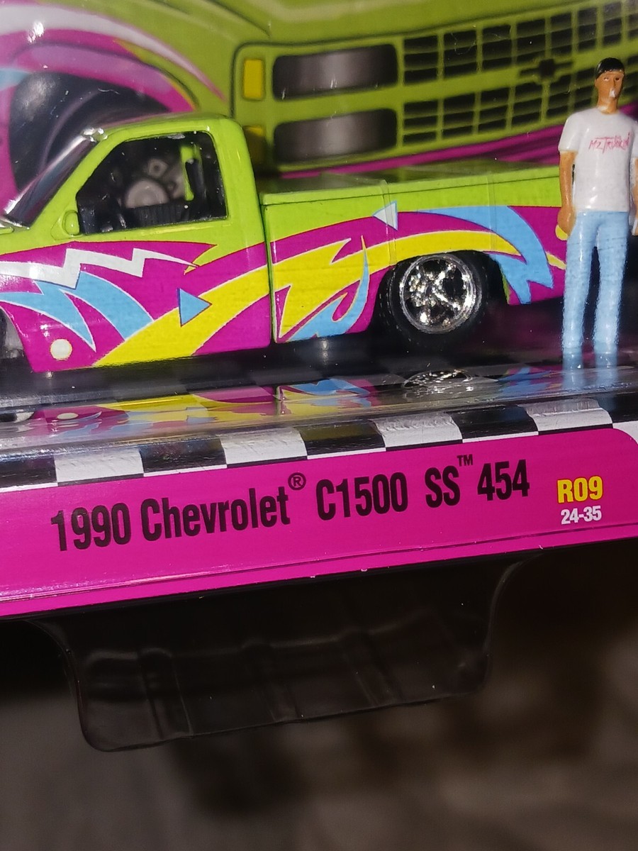 M2 Machines 1990 Chevrolet C1500 SS 454 Diorama M2 Truckin
