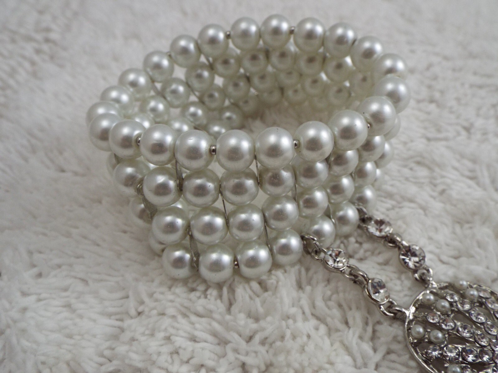 Silvertone Rhinestone Ring White Bead Stretch Sla… - image 3