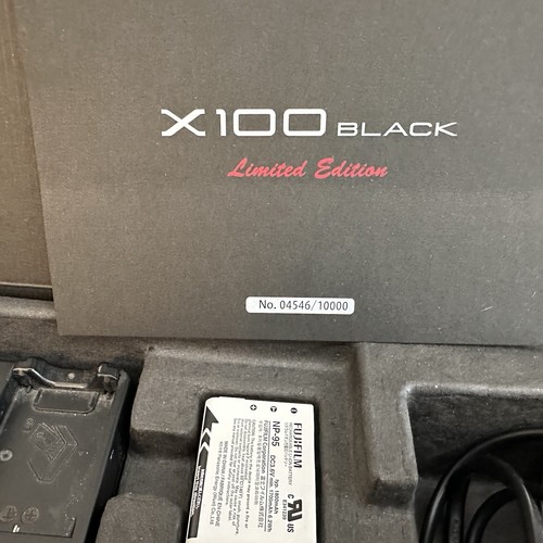 Fujifilm X100 Limited Edition Black In Box No. 04546/10000 - Picture 4 of 16