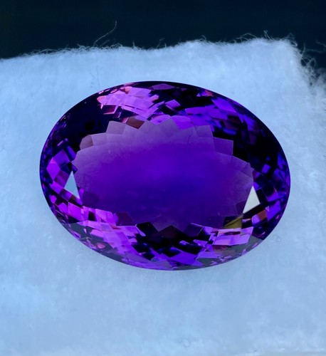 Blue Flash! Amatista 59,48 quilates, amatista morada natural, corte ovalado, piedra de gran tamaño. - Imagen 1 de 8