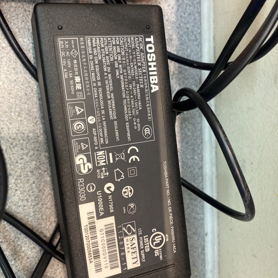 Toshiba Satelite Pro C850 Core i3-3 4 GB No Hdd Spares Repair Bargain Laptop - Image 3 of 4