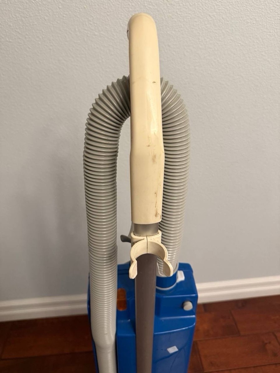 Windsor Versamatic VSE 2-3 Commercial Upright Vacuum – Heavy Duty