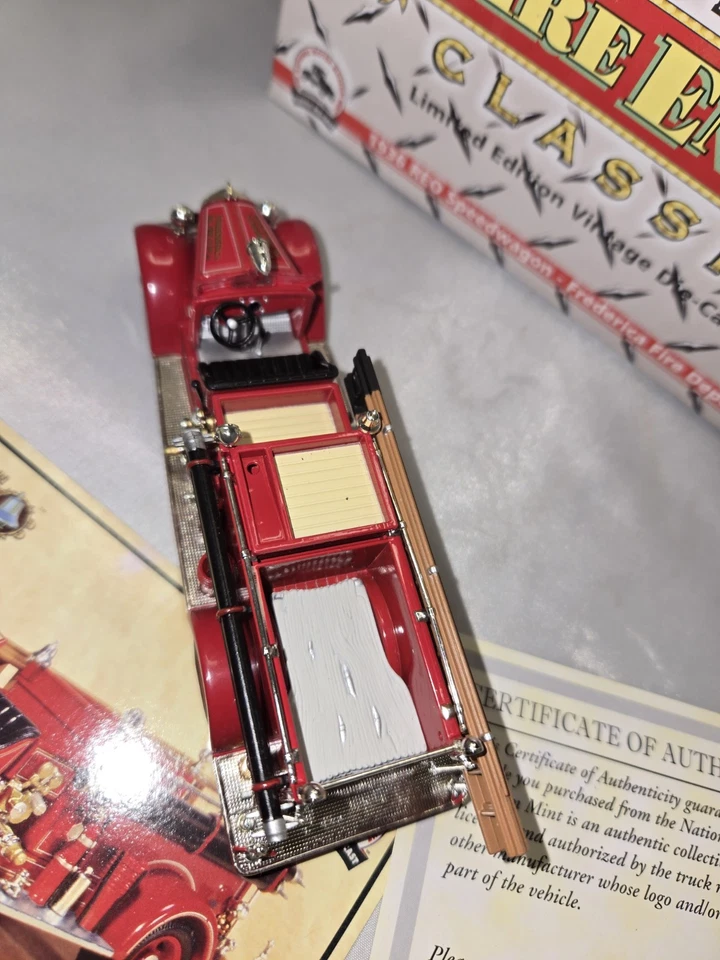 CORGI American Fire Die-Cast 1936 REO Speedwagon 2006 - Image 3 of 4