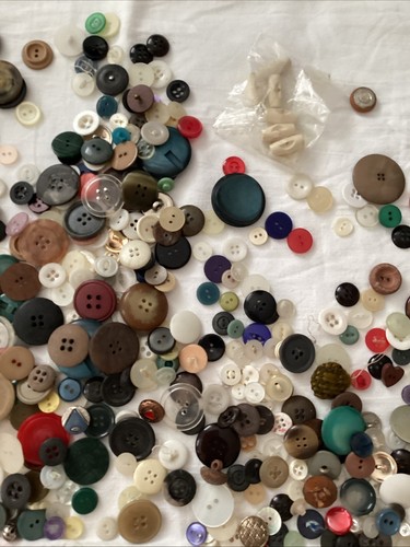 740g of Vintage Buttons For Sewing Crafts - Picture 15 of 18