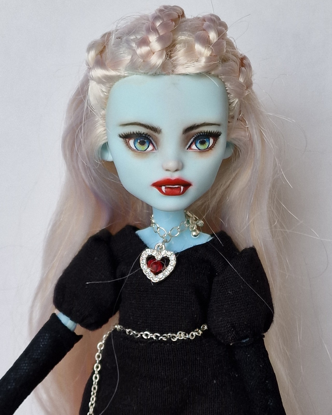 Monster High Frankie Stein, Ooak, Makeover, Repaint