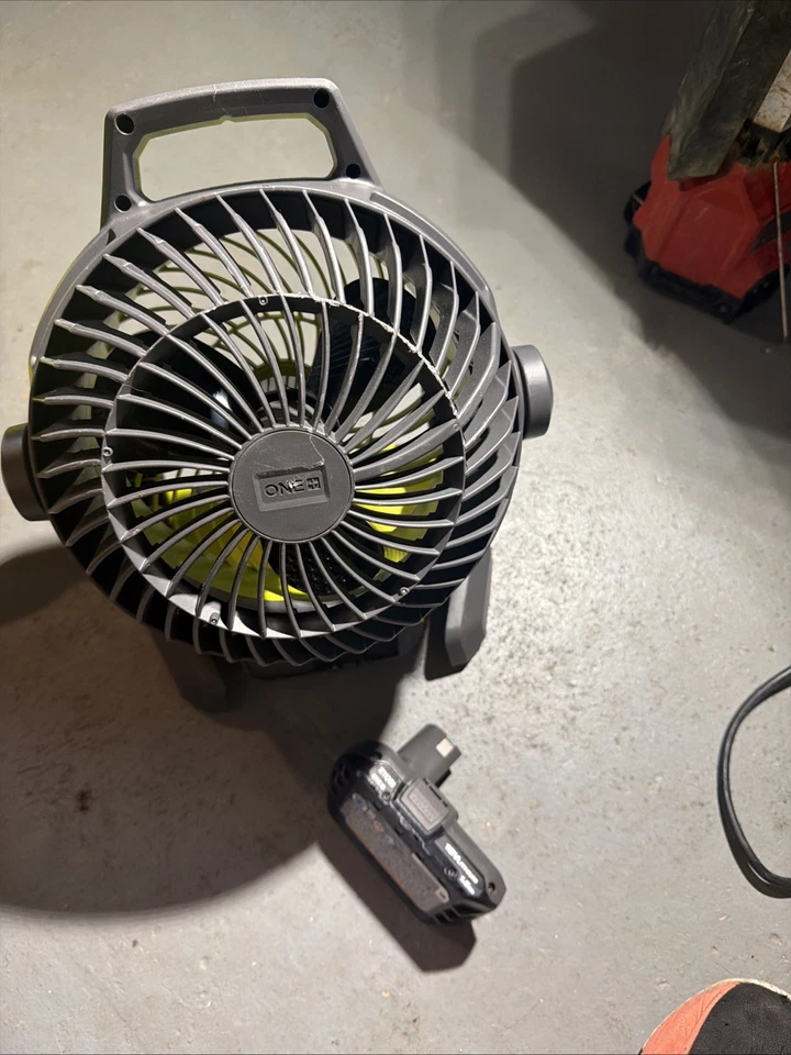 Susurro portátil híbrido Ryobi PCL811 18 voltios serie 7-1/2" y batería 1,5 Ah Foto 2 de 3