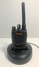 Motorola Mag One BPR40 UHF Radio AAH84RCJ8AA1AN with Battery  Charger