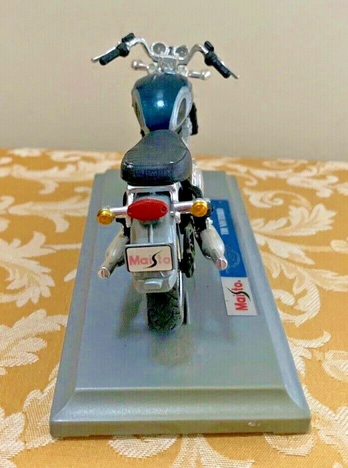 Maisto Triumph Thunderbird Motorcycle New with stand! FREE SHIPPING!! - Image 4 of 4