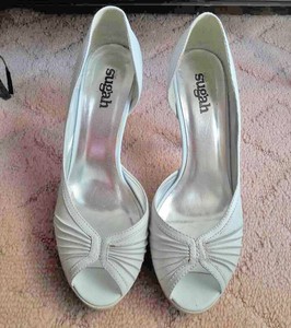 white heels size 5.5