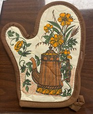 vintage pot holder and apron set