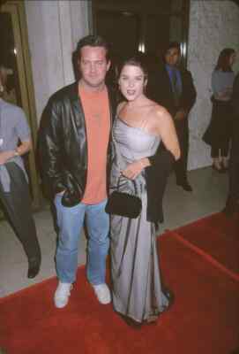 MATTHEW PERRY & NEVE CAMPBELL 8X10 Photo