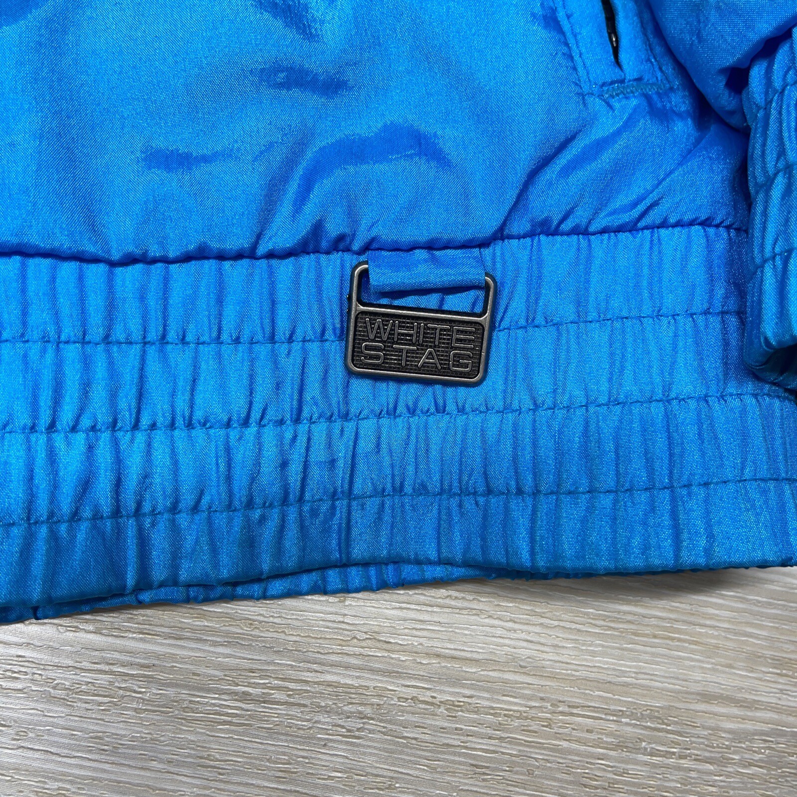 Vintage White Stag Mountain Goat Puffer Coat Ski Jack… Gem