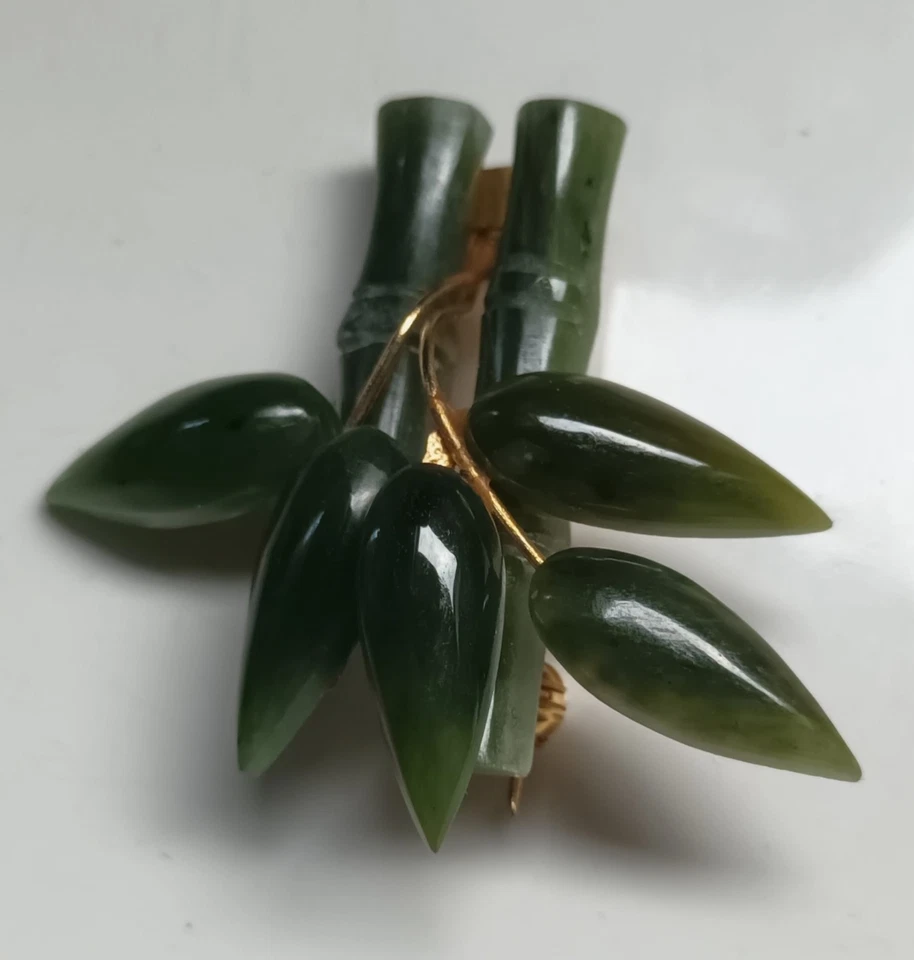 Pretty Natural Angel Skin Coral Roses/ Natural Green Jade Leaves Brooch, GPlated - Image 3 of 4