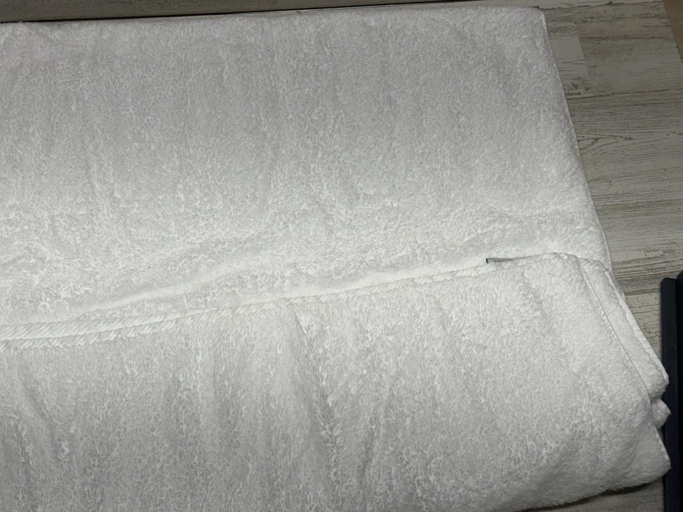 Toalha de banho Matouk Milagro One 30" x 60" branca novos defeitos - Imagem 2 de 4