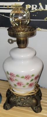 Floral Milk Glass Table Lamp Victorian Style Key Switch Antique Brass Base
