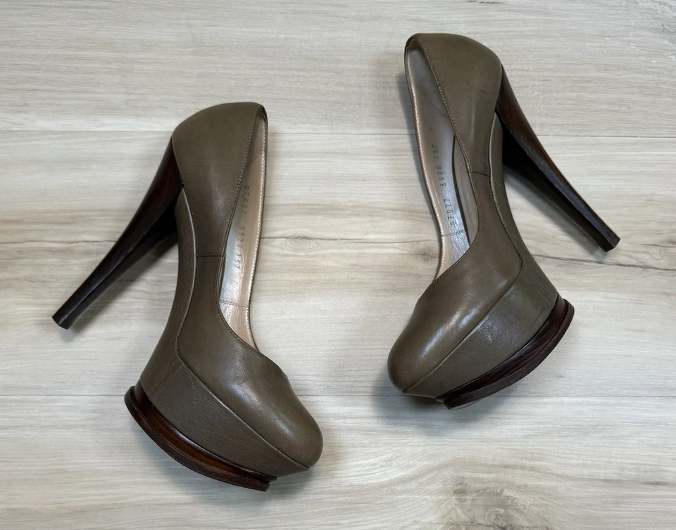 Zapatos de salón Casadei para mujer plataforma de cuero gris oliva 5,25 tacones/1,75 delanteros talla 7 Foto 4 de 4