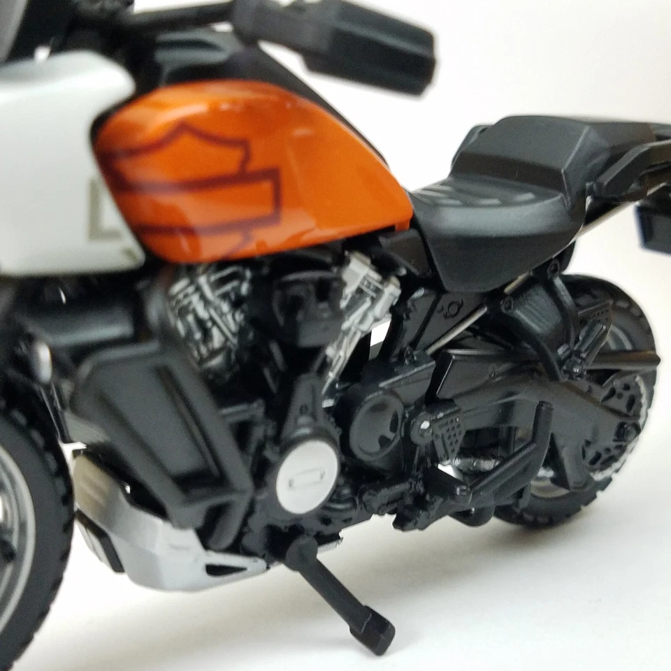 Литая модель Maisto 2021 Harley Davidson Pan America серия 1250 31360/43 1:18 06816 - Изображение 4 из 4