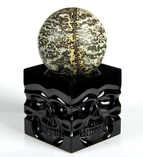 Neues Design schwarzer Obsidian geschnitzte Kristallschädel Kugel Ständer Skulptur - Bild 9 von 10