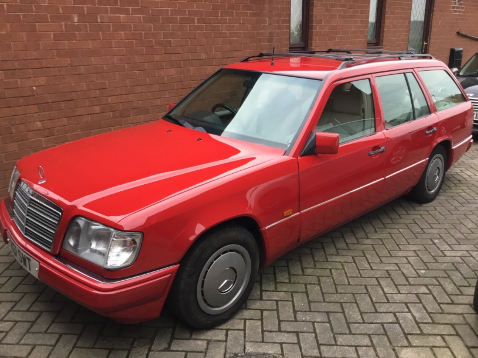 Image 1 - Mercedes-Benz-W124-E200-200TE-Estate-2-0-16v-136-Bhp-1993