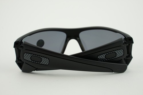 New! OO9101-04 Batwolf Oakley Matte Black Carbon Fiber Icon/Grey Polarized - Picture 3 of 8