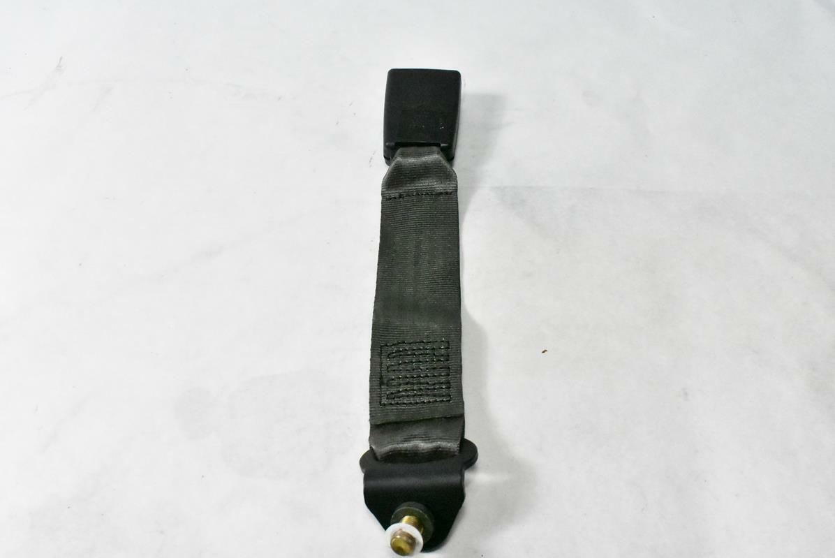 04 -08 Maserati Quattroporte Rear Center Seat Belt Buckle Receiver M139