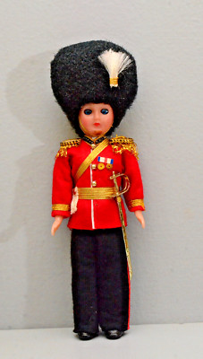 8.5  England BRITISH Queen King Royal Guard Christmas Ornament Decor Very Good