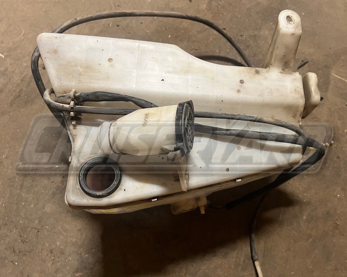 Toyota Land Cruiser UZJ100 OEM Wiper Fluid Tank & Pump 85325