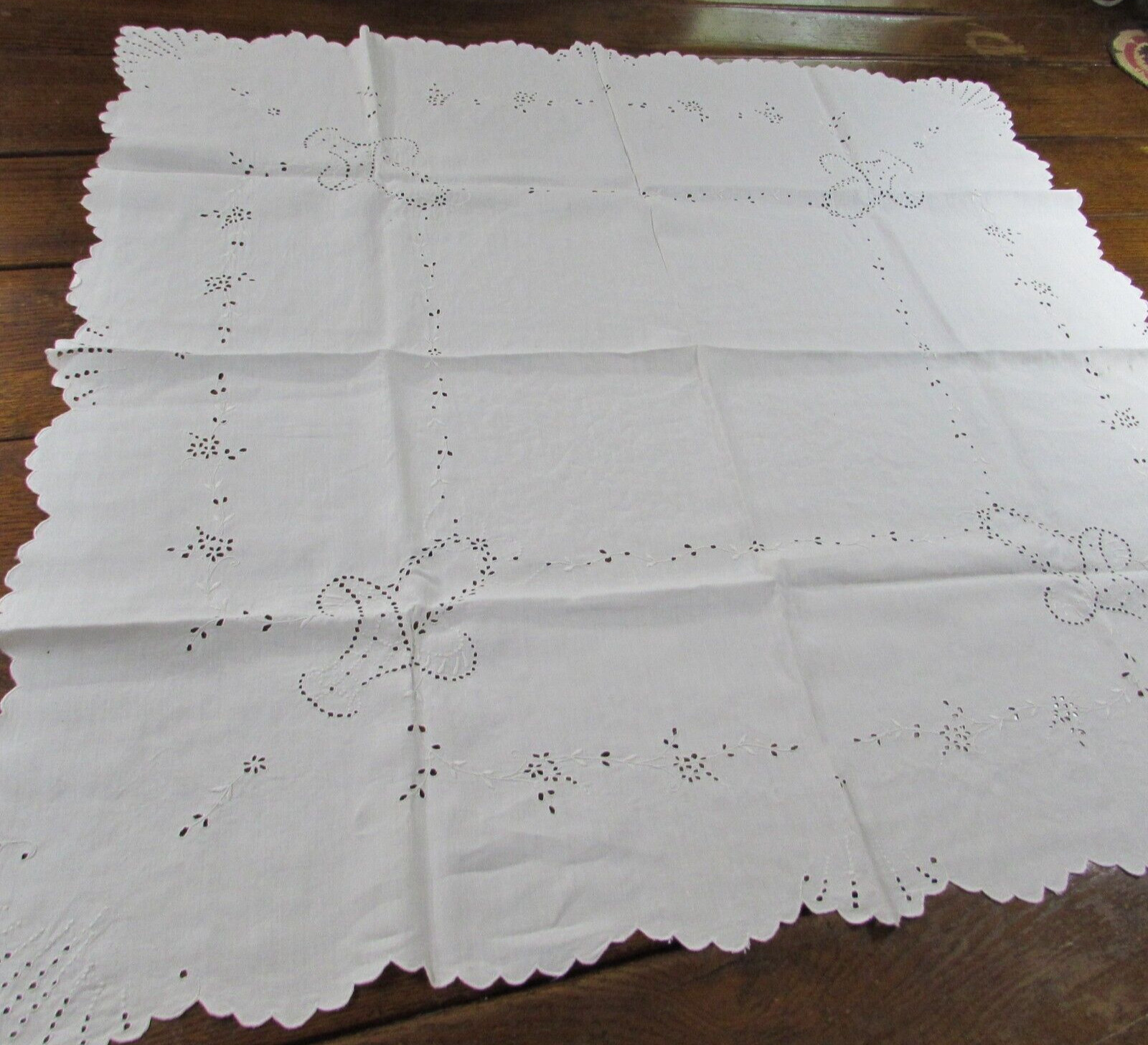 Vtg. White Linen Tablecloth Whitework Eyelet Lace Embroidery Baskets Garlands