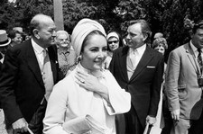 Wedding of Sheran Cazalet and Simon Hornby at Fairlawn in Suss- 1968 Old Photo 1