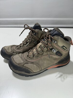 Clarks Hiking Shoes Womens Sz M Ankle Boots Outdoors Rock GoreTex Lace  Up