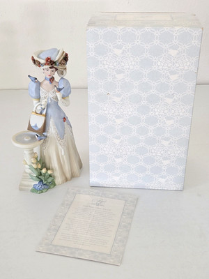 1998 Avon Mrs ALBEE Sales Award 10'' Porcelain Figurine in BOX