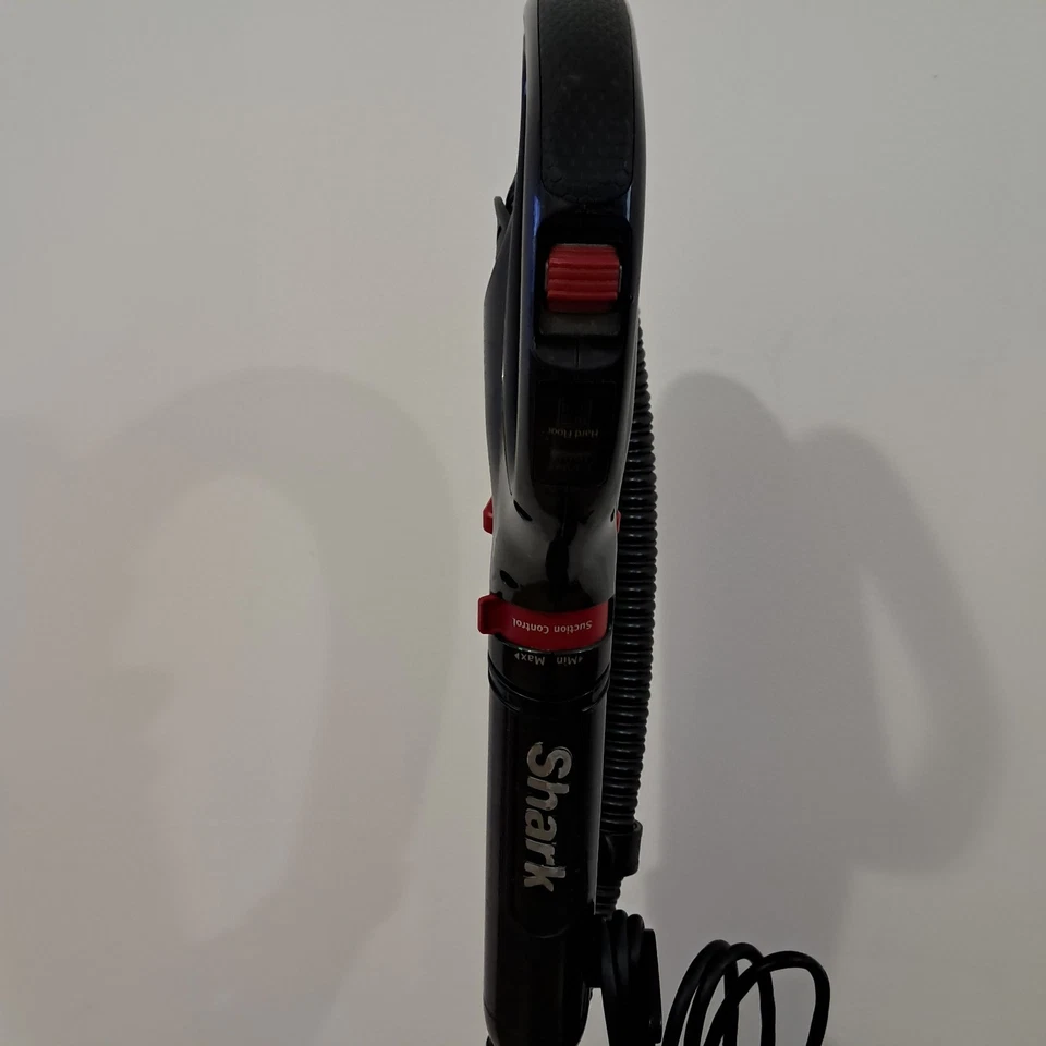 SHARK  ANTI HAIR WRAP UPRIGHT PET VACUUM CLEANER LIFT AWAY NZ801UKTSB 40 - Image 3 of 4