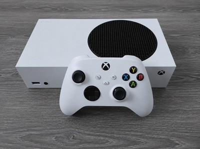 Xbox Series S + Transporttasche