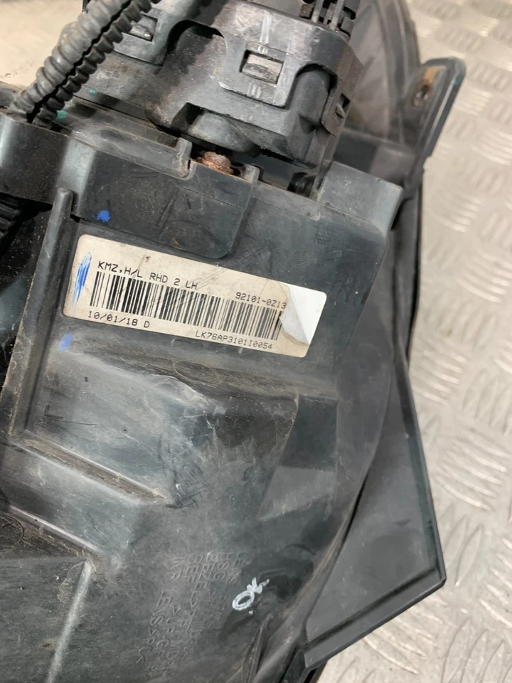 Faro izquierdo Kia Sportage MK2 2009 92101-0Z130 #2 lado del pasajero Foto 3 de 4